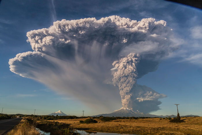 Красиви и интересни снимки Volcano_eruption_calbuco_chile_14