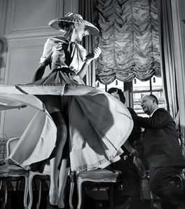 Années 50 - Les "Combines" de Robert Rauschenberg- l'Ericofon -Christian Dior -et autres (textes,photos) Dior_4-21961f8