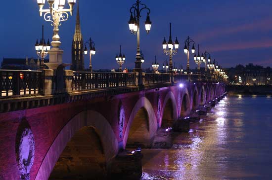 Tourisme et histoire - Bordeaux - Son histoire +chronologie+armoiries+patrimoine Lumi-re-04-16164da