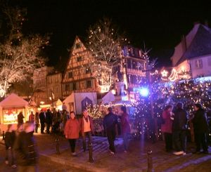 Fêtes et traditions - Noël - Marche-de-noel-et-patinoire-a-colmar_300