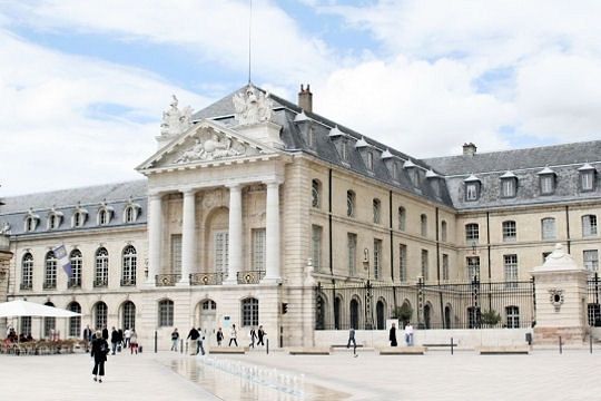 Villes françaises -Carcassonne +-Les jardins - et autres Palais-ducs-bourg