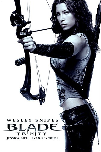 [Hot Toys] Novidades / Novas licenças 2011 - Hot Toys Catalog 2011 - Página 3 Blade_Trinity_Jessica_Biel_bow