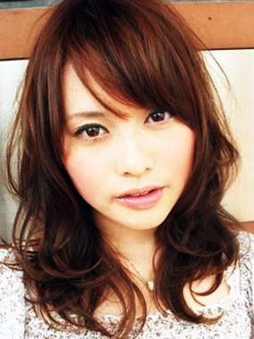 Top 10 des coupes de cheveux les plus populaires au Japon Perma-semi-long