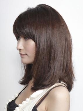 Top 10 des coupes de cheveux les plus populaires au Japon Straight-semi-long
