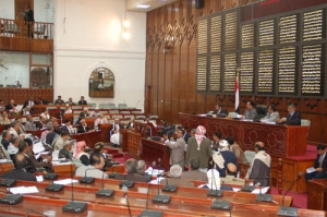 الصبري يطالب الرئيس هادي بسرعة حل البرلمان 1355398163
