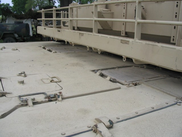 التجهيزات الدقيقة فى الدبابة الأمريكية Abrams .  M1a1deck