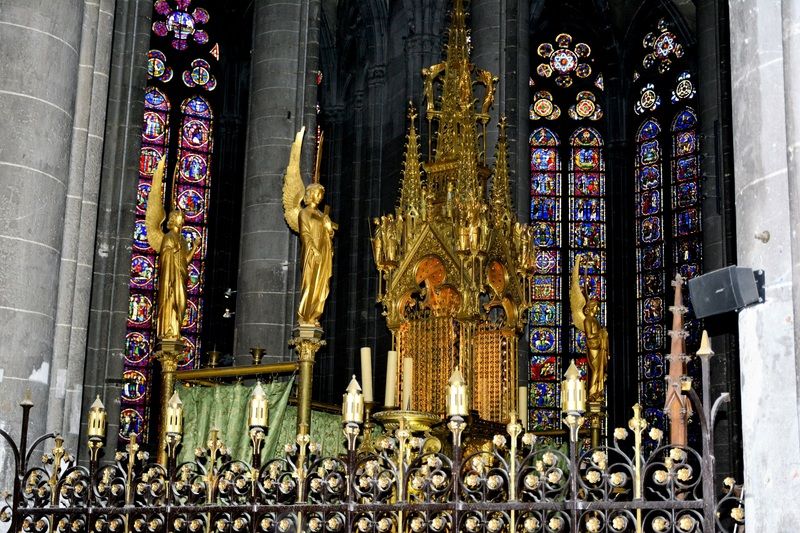 orcival (Basilique) + St Nectaire (église) + clermont- ferrand  + autres???? _DSC4503