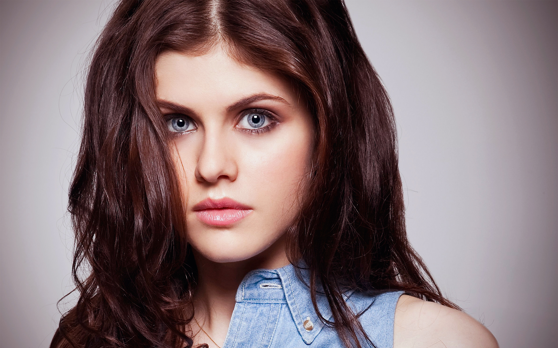 Amelia Ellis Alexandra-Daddario-Workout-Routine-and-Diet-Plan