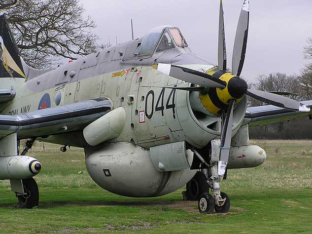 Fairey Gannet AS.4 (avión embarcado turbohélicepara la alerta temprana antisubmarina  UK ) Aircraft-gatwick-aviation-museum-RN-Fairey-Gannet-AEW3-restoration-project