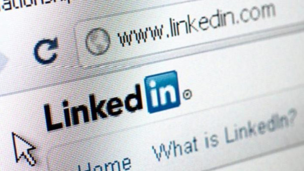 لينكد إن تخطط لإطلاق خدمات خاصة للتواصل بين زملاء العمل Linked0in