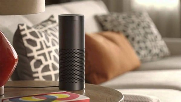 جوجل تطوّر مُساعدًا صوتيًا للمنزل Amazon-echo-living-room-598x337