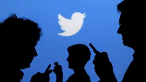 تويتر تبدأ تفعيل خوارزمية عرض التغريدات الجديدة لجميع مستخدميها Twitter2_3375790k-598x337