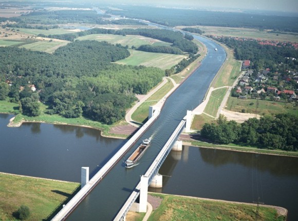 جسر مائي لعبور السفن فوق نهر Magdeburg-water-bridge-4