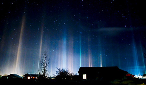 ظاهرة رائعة الجمال  أعمدة ضوئية تخترق السماء Light-pillars-2