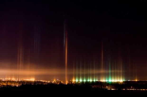 ظاهرة رائعة الجمال  أعمدة ضوئية تخترق السماء Light-pillars-3