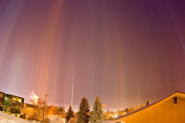 ظاهرة رائعة الجمال  أعمدة ضوئية تخترق السماء Light-pillars-4