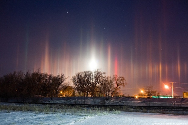 ظاهرة رائعة الجمال  أعمدة ضوئية تخترق السماء Light-pillars-6