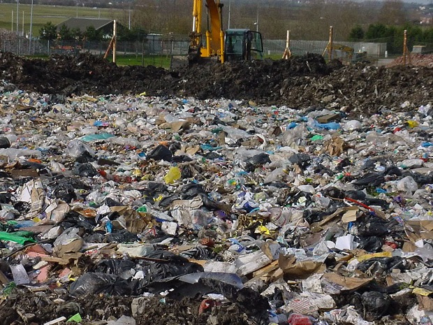 البيئة مهمة للجميع Earth-pollution