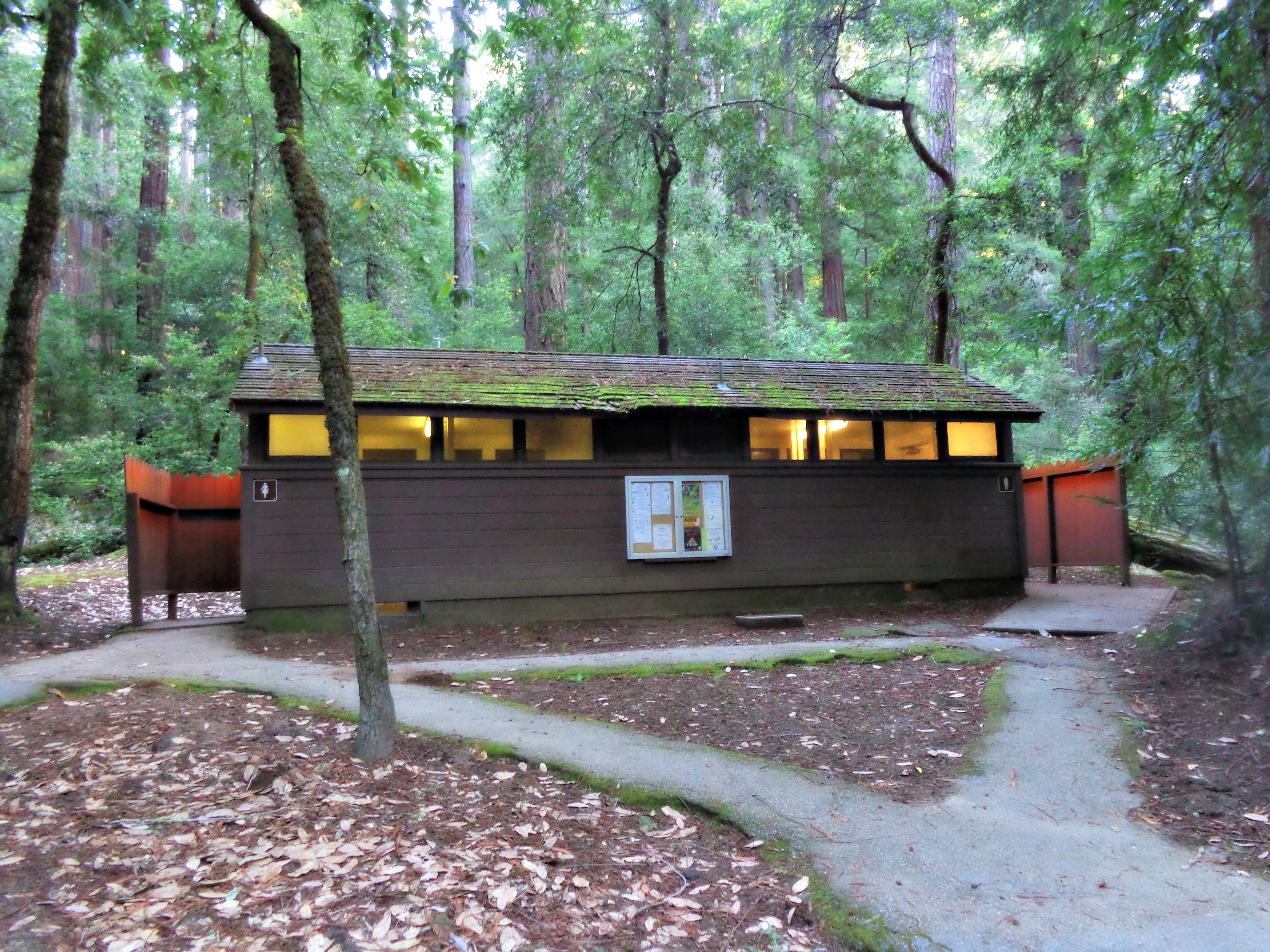 Acampamento Camp-bathrooms