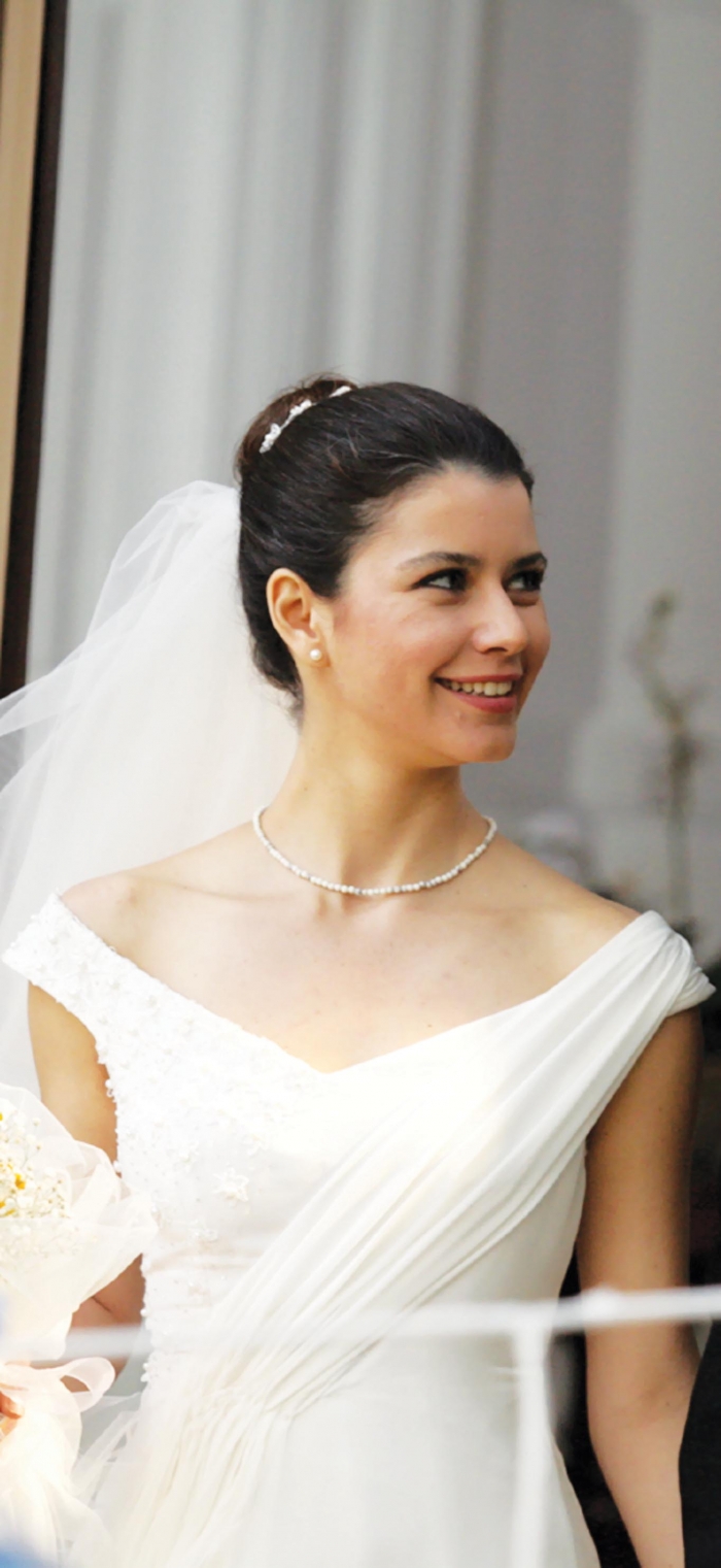 بالصور فساتين زفاف بيرين سات " فاطمة " الفنية تنافس فستانها الحقيقي 13532987281