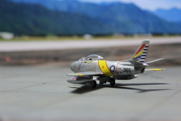 [Trumpeter] 1/144 ROCAF F-86F-NA-30 Sabre No.365 F_6548538_1