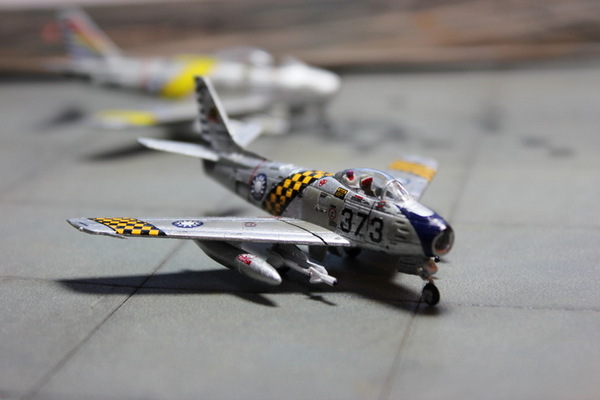 [Trumpeter] 1/144 ROCAF F-86F-NA-30 Sabre Thundertigers F_6572979_1