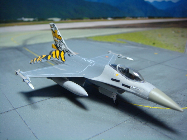 [ARII] 1/144 Belgian Air Force F-16AM Nato Tigermeet 2005 F_6971072_1