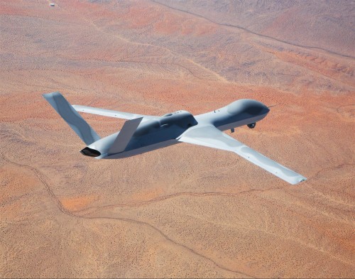 الهند مهتمه بدرونات Avenger و Predator XP  Avenger_LongBody_inFlight_GrayButte_0313_Roll-A_2491-500x393