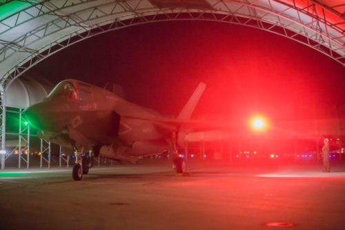 مقاتله F-35B قادمه لبريطانيا .......مقابله مع الطيار  13575765_10153951510338509_8327072097786802342_o-500x333