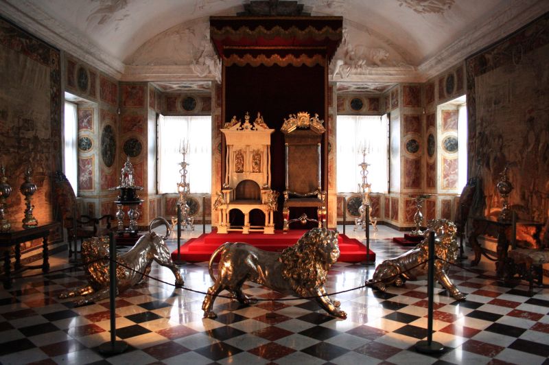 trones - Exposition « Trônes en majesté, l'autorité et son symbole » - Page 2 Rosenborg_Slot_Castle_Copenhagen46
