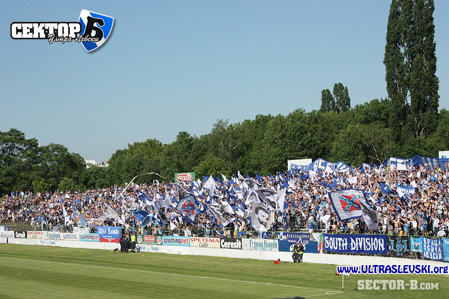 Ultras Choreos (Pyro, Flags, Smokes) - Page 6 Viu1321430494l