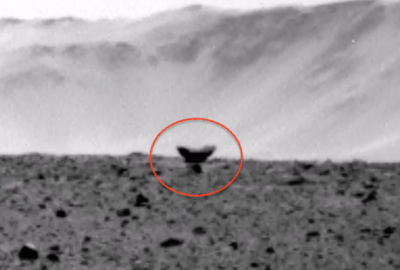 Another Flying Saucer Spotted on the Surface of Mars Flipped-over-570x385