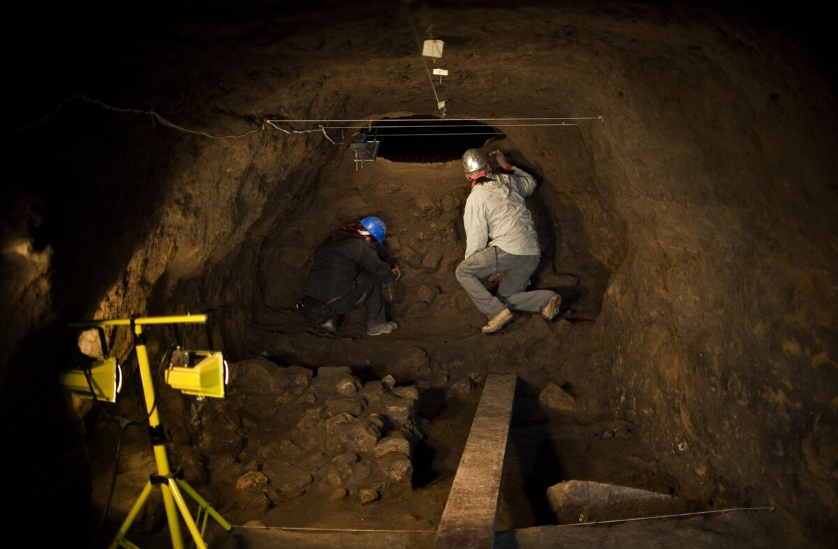 Robot finds 3 rooms under Feathered Serpent temple Archaeologists-work-inside-the-tunnel