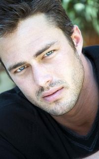 Taylor Kinney Simon10