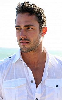 Taylor Kinney Simon13