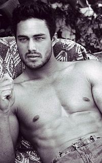 Taylor Kinney Simon16