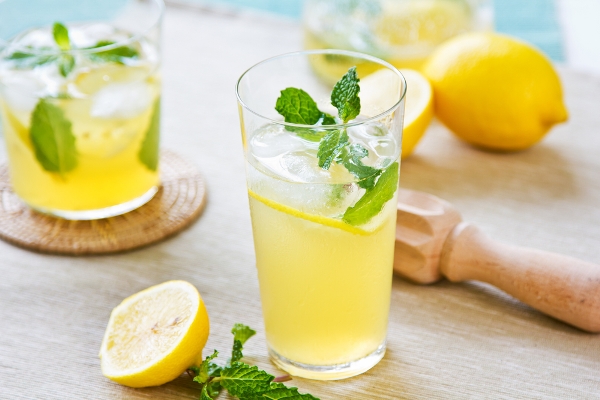 عجائب شراب الليمون مع الماء الدافيء 964904