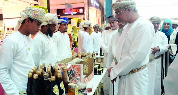 افتتاح سوق العسل العماني السادس بمشاركة 59 نحالاً و3 مؤسسات متخصصة L523