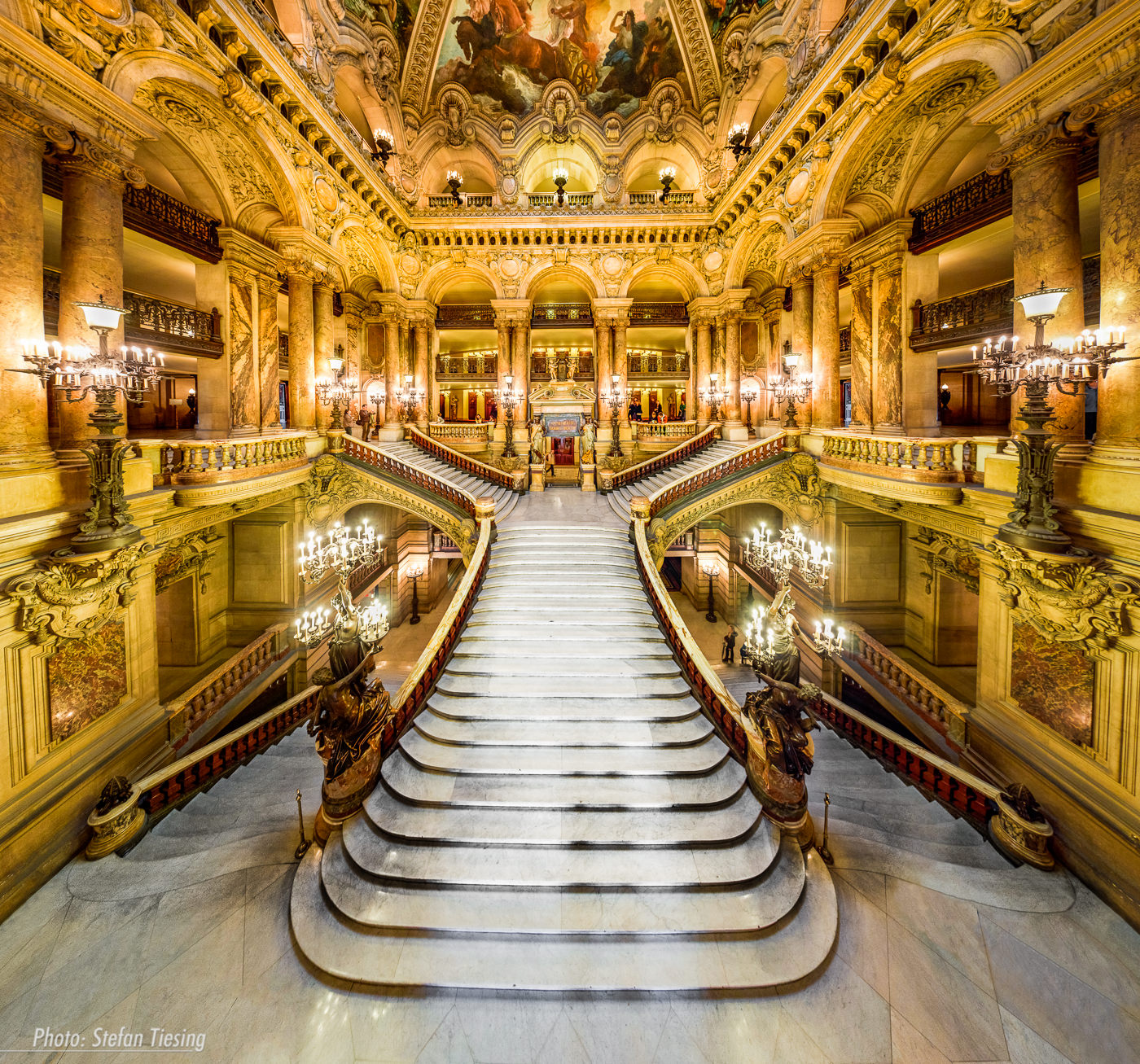 El hombre de ojos raros. [Axel Blackmore] - Página 3 The-Large-Staircase-Welcome-to-Op%C3%A9ra-Garnier-V3-1400px