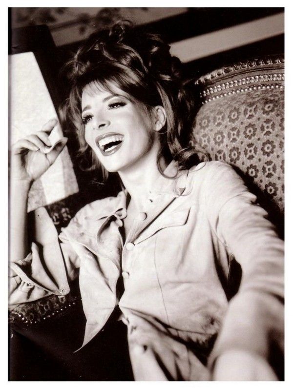 Mylene Farmer (gif,photos montages,vidéos) 96db6419