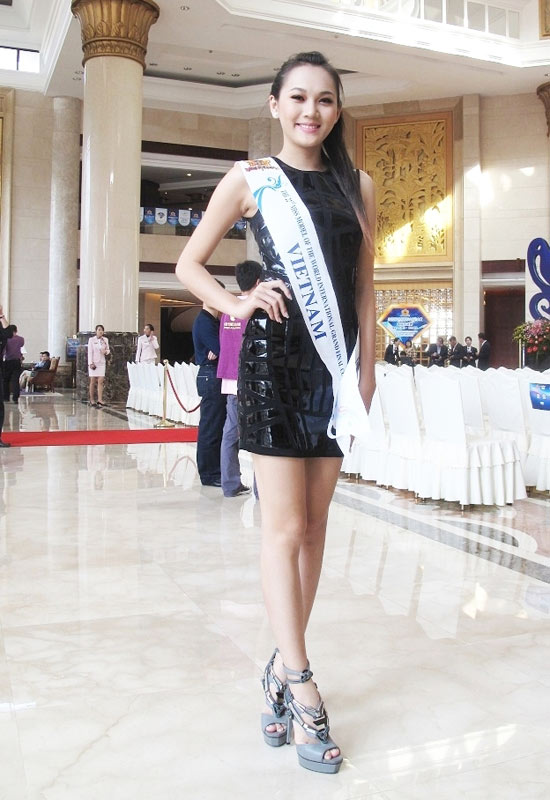 Ngắm nhìn Phạm Thị Ngọc Thạch - Miss Vietnam Earth 2011 1289374753-sieu-mau-ngoc-thach-03