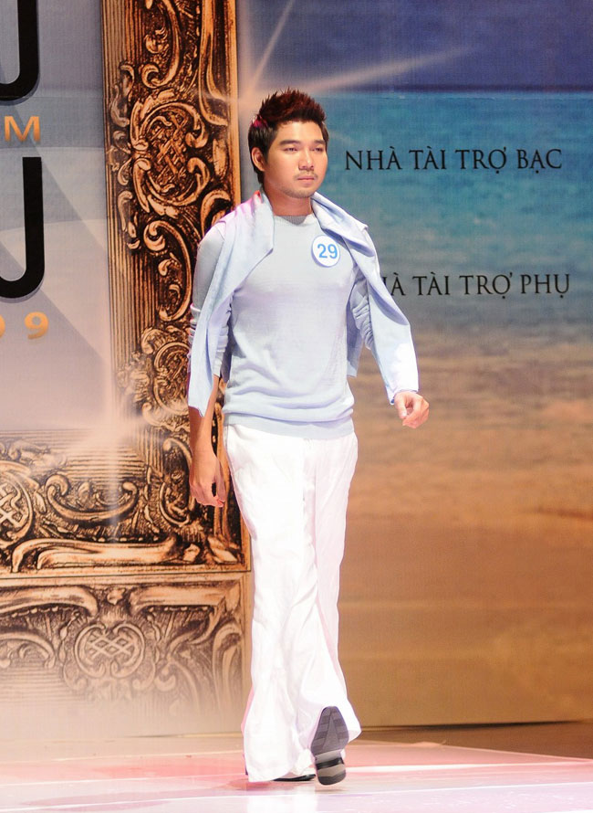 Siêu mẫu Việt Nam 2012 : Có còn hấp dẫn và công tâm ? 1243485723-Nguyen-Tran-Vinh