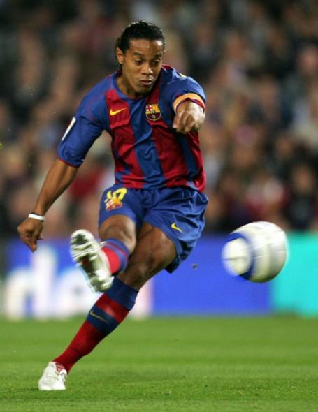 Ronaldinho 1244710643-ronaldinho-barcelona