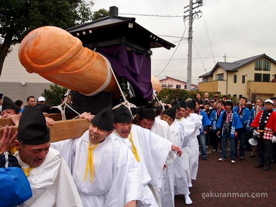 Kanamara Matsuri--Đai Hội Linh Vật Thép 1269592039-Le-hoi-duong-vat-o-Nhat-Ban-03