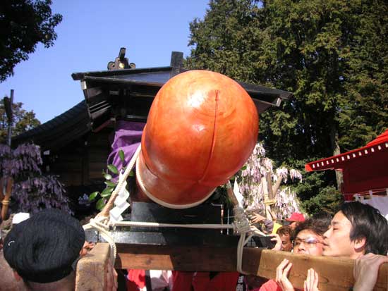 Kanamara Matsuri--Đai Hội Linh Vật Thép 1269592039-Le-hoi-duong-vat-o-Nhat-Ban-06