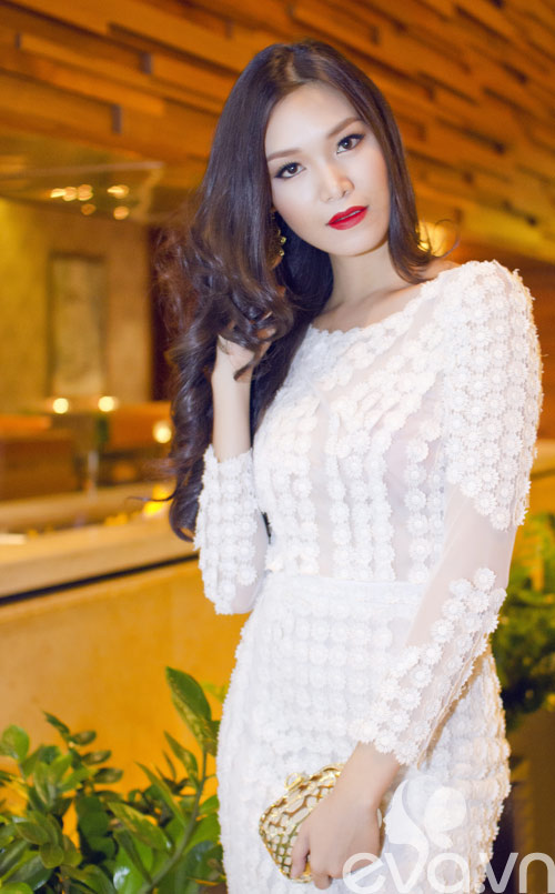 ỦNG HỘ THÙY DUNG THI MISS UNIVERSE 2014 - [TẦNG 2] - Page 19 1344504979-hoahau-thoitrang-eva-4