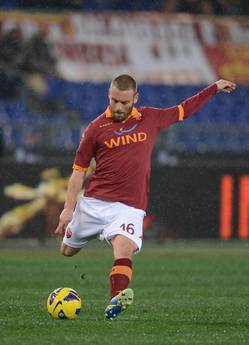 Calcio: De Rossi si ferma due settimane 552eed7fed268f90df56e83c229b1032