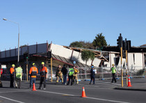 Sisma a Christchurch, danni e feriti Scossa di magnitudo 6, crollato edificio in centro 37c85eff8b701655342125ddaca95972