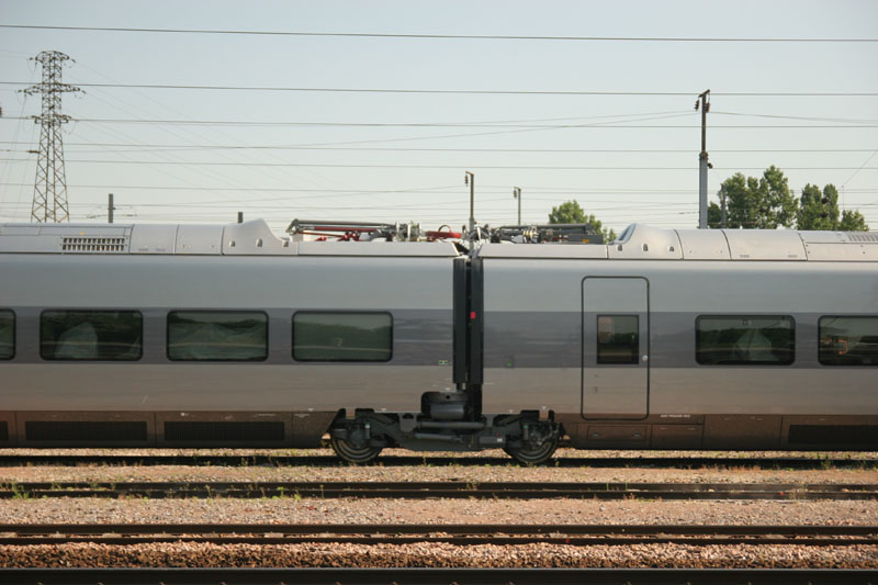 Enfin des photos de la rame AGV Pégase d'Alstom. Agv11