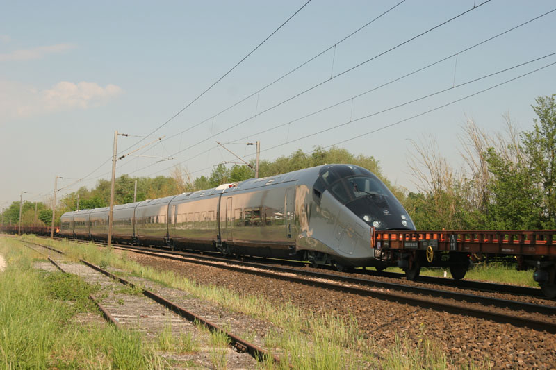 Enfin des photos de la rame AGV Pégase d'Alstom. Agv2